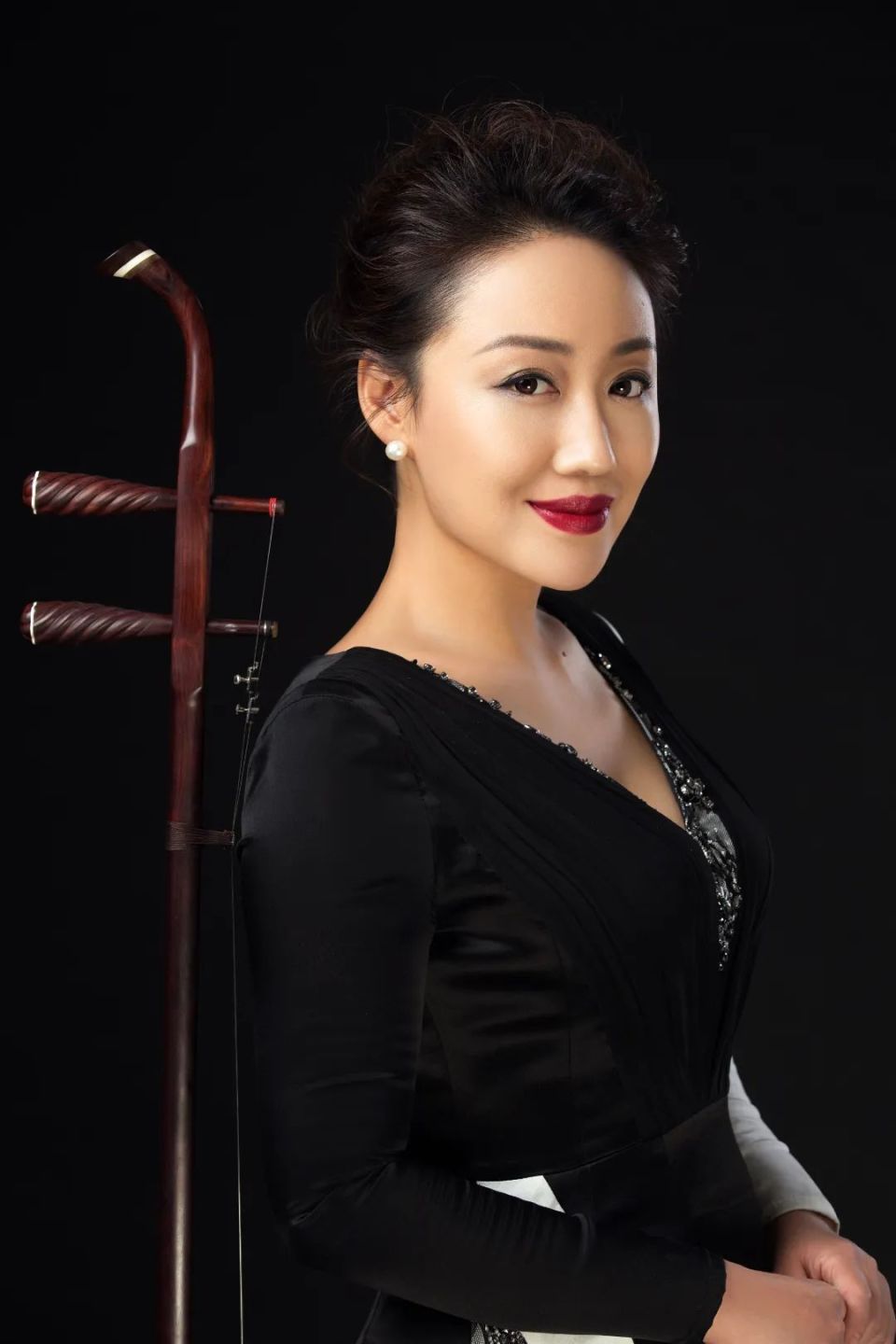 赵元春(天津音乐学二胡院副教授,拉弦教研室主任)刘虹(中国音乐学院