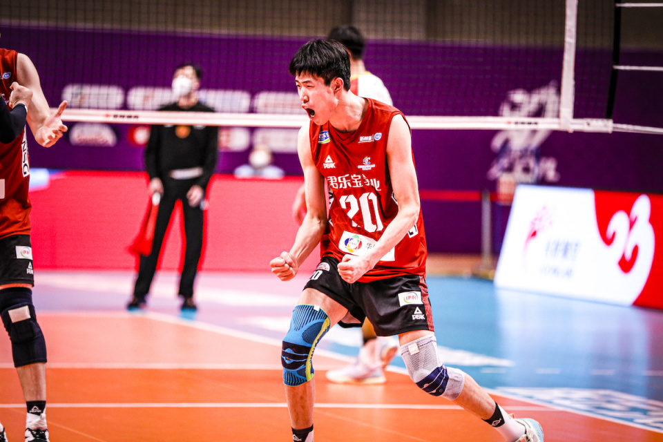 刘光心指导担任了河北男排的总教练,将一,二,三线队伍统筹管理,三个