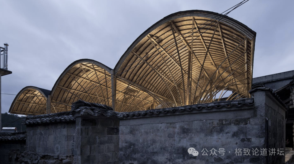 受"清明上河图"的启发,我们用织毛衣的方法,为村民造了一座"竹房子"