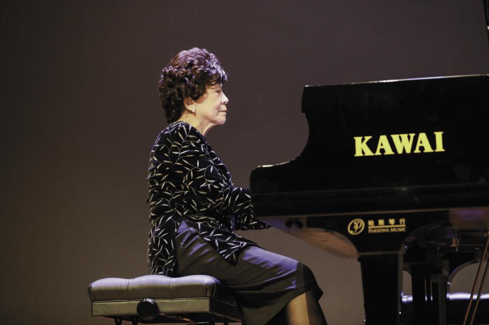 "钢琴教母"鲍蕙荞:一座城市有音乐的声音,就会不一样|娱论场-腾讯新闻