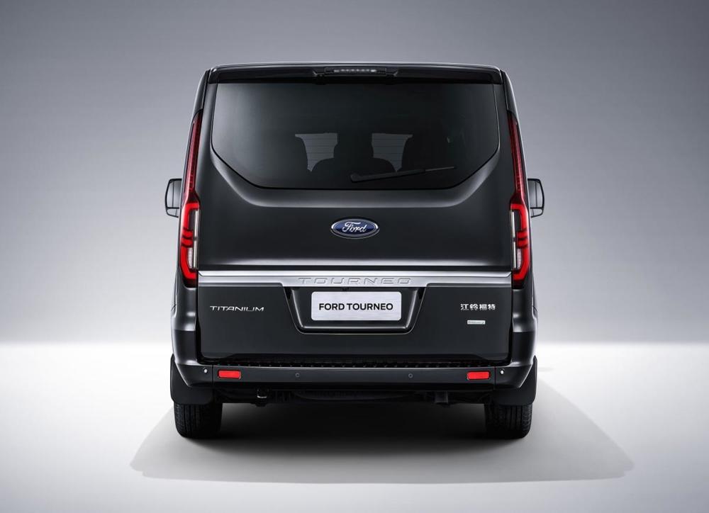 新款福特途睿欧正式上市换装新前脸7座侧滑门搭载20t动力