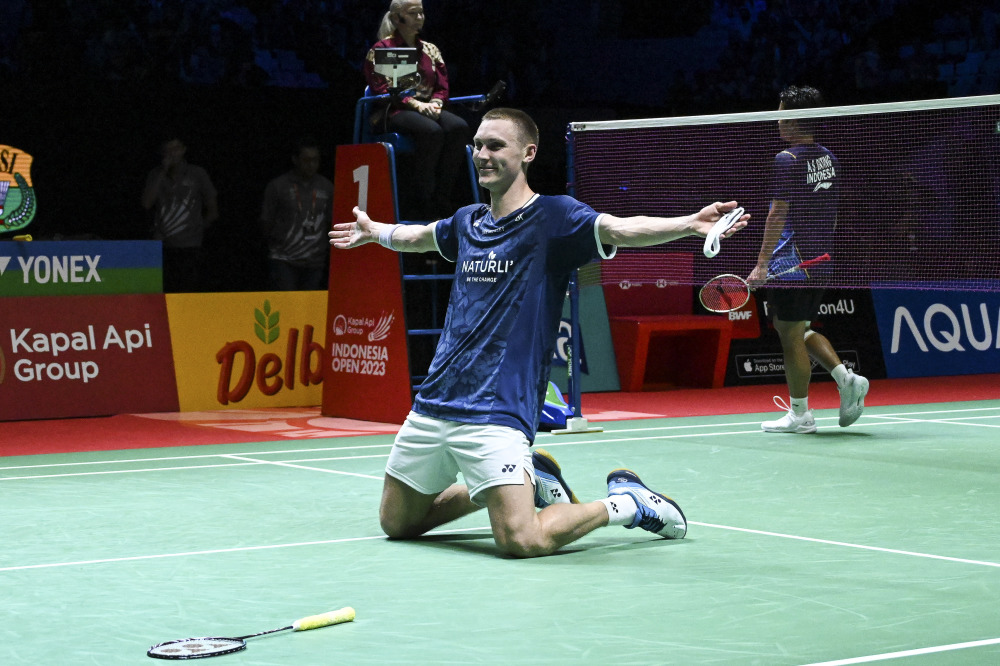 体育羽毛球印尼公开赛安赛龙男单夺冠