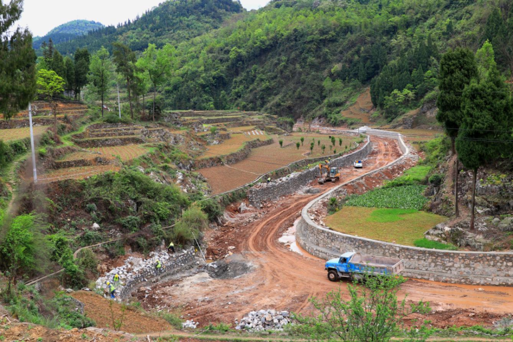 息烽县头道河山洪沟治理工程由息烽县小寨坝镇水务建设服务中心承建