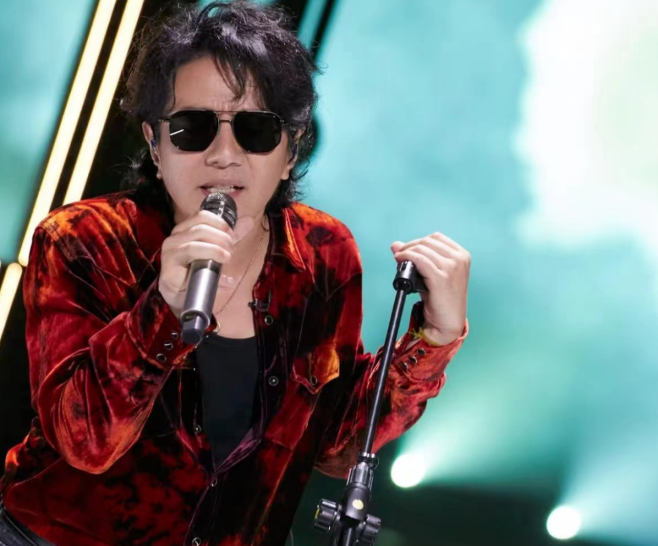 15年后再看"音乐浪子"郑钧:他浪子回头,跟刘芸无关!