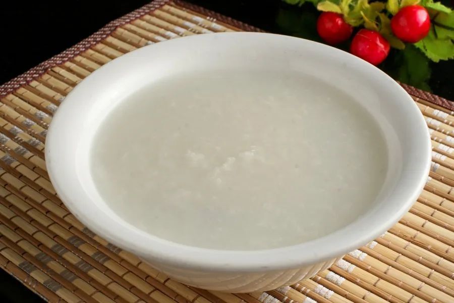 广东人超爱的白粥，真的只是清水煮米，营养单一不值得吃？