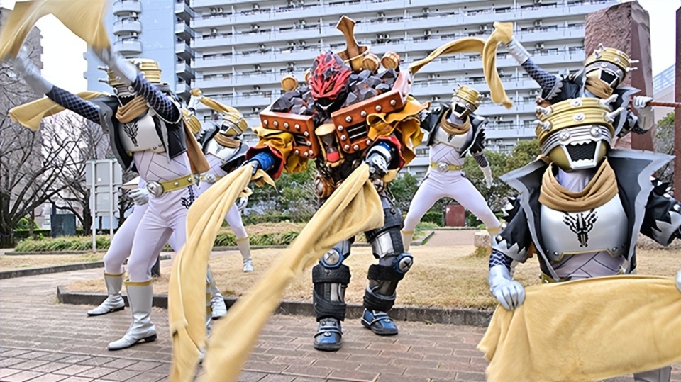 爆上战队奔奔者第4话预告 粉战士被捕 黑战士和橙战士尚未入队_腾讯