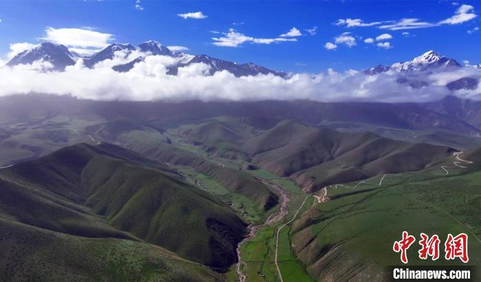 新疆昆仑山大峡谷景色壮观