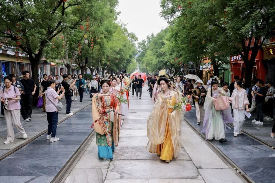 稳中有进、向新向好！解码东城经济“期中答卷”_腾讯新闻