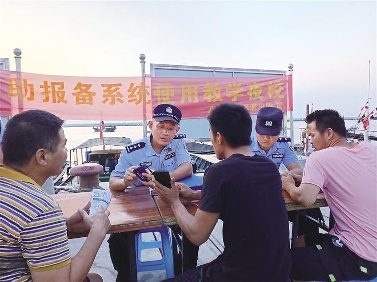 这场"夜校",受到渔船民欢迎和点赞