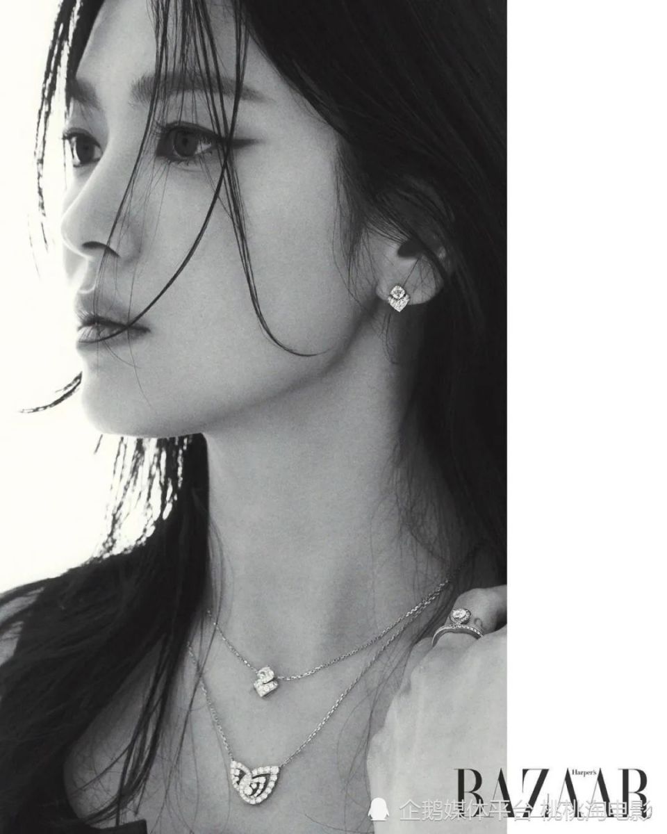 女星宋慧乔《时尚芭莎》封面大片,高级珠宝配冷艳美人慵懒优雅