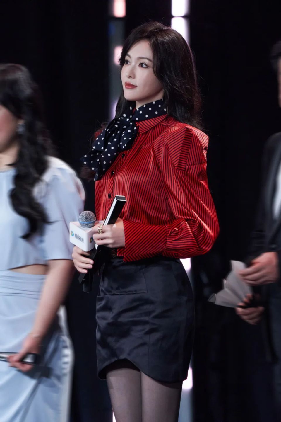 唐嫣拍摄7月封面大片,展现大花风范!果然还是那个最好的汪小姐