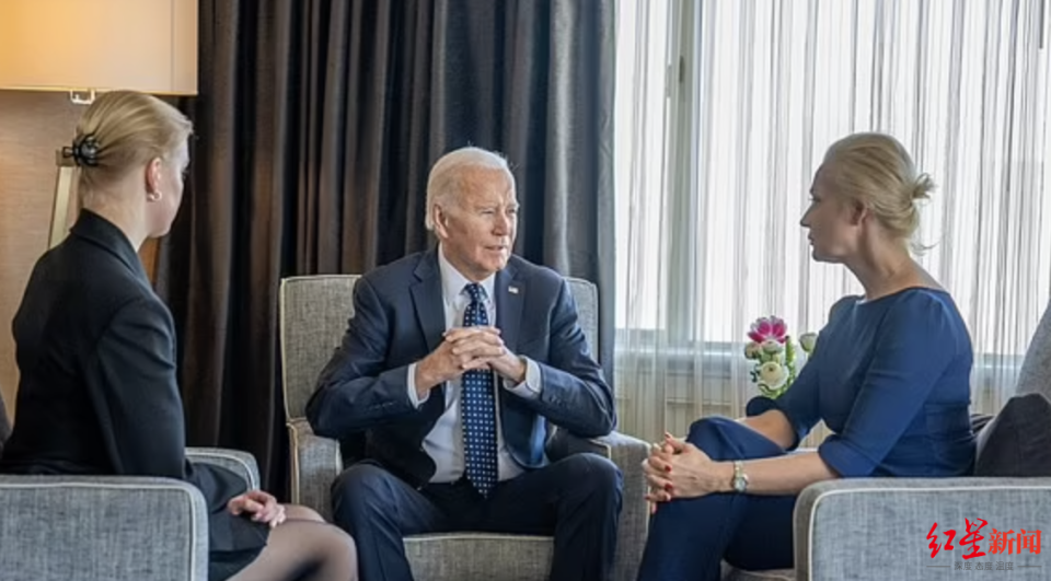 纳瓦利内母亲已看到儿子遗体拜登会见纳瓦利内遗孀时再现叫错名字尴尬