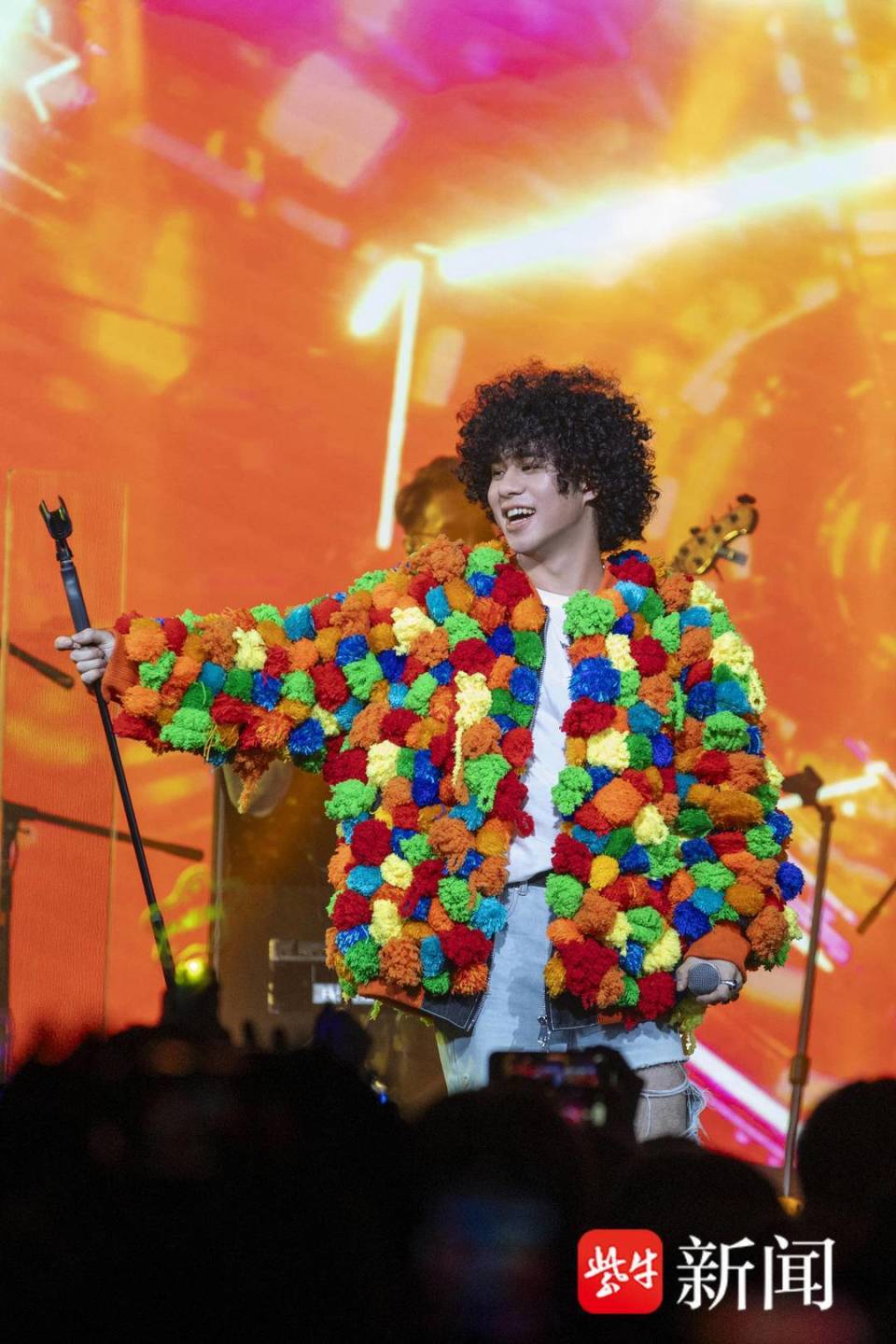 曾比特“穿梭”深圳开唱，谈及前辈李玟难忍伤心-腾讯新闻