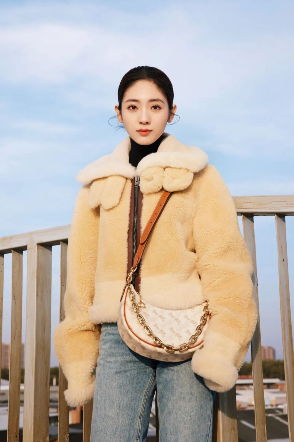 邢菲|演绎 coach经典型格-腾讯新闻