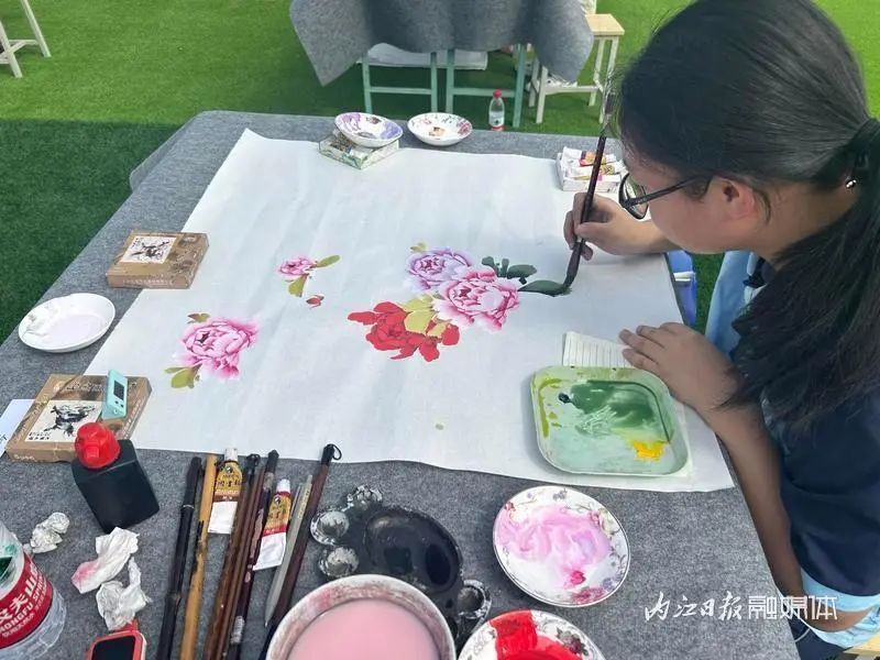 惊叹!今天,内江500个娃娃"斗"笔