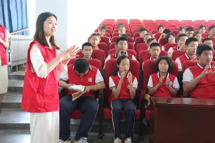 邹平市中心医院到魏桥实验学校开展儿童健康科普宣传活动