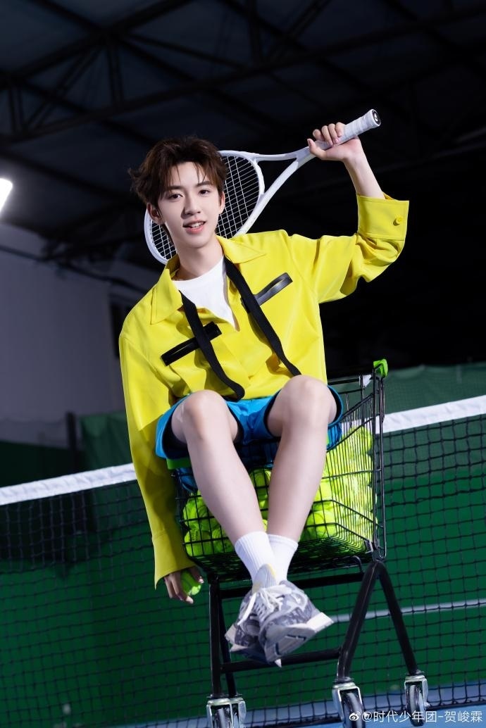 19岁tf家族成员发文怒怼私生粉:别来学校教室上课,别占同学上课的位置