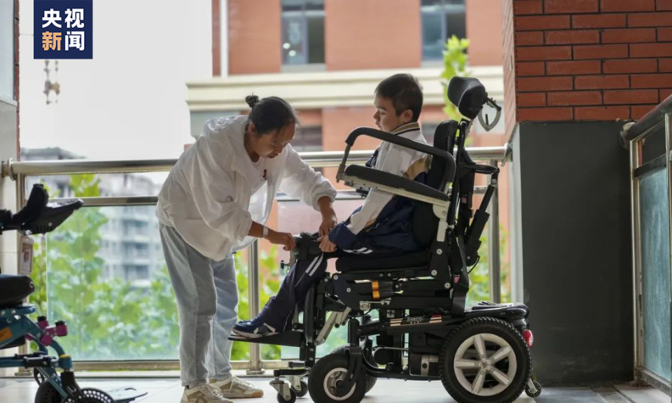 尽情奔赴梦想!男生打破"活不过18岁"预言参加高考