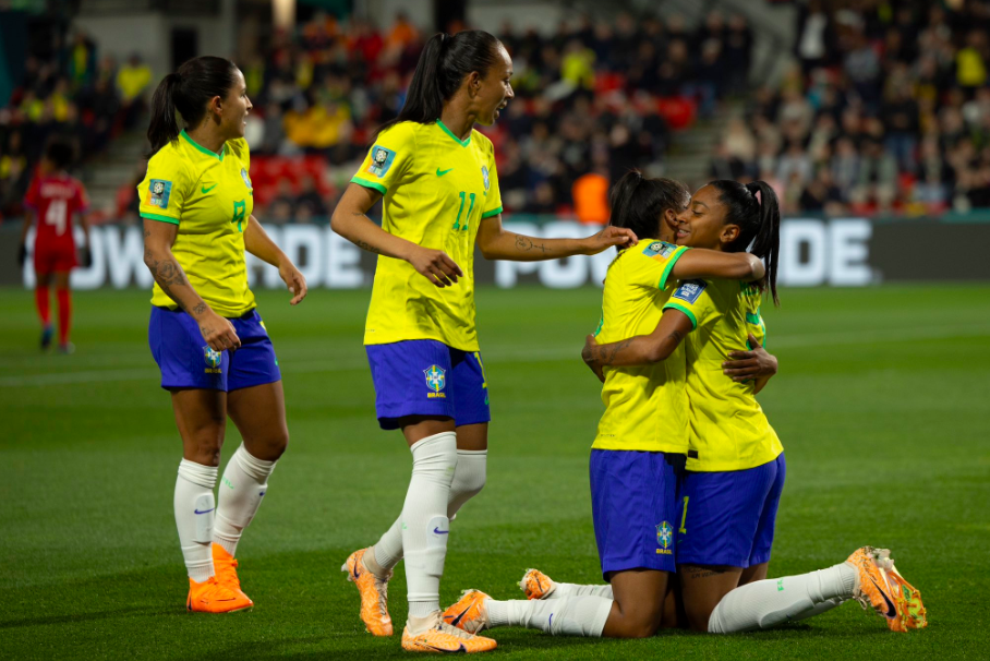 40巴西女足完美起航女版小罗3球1助泪洒球场传奇玛塔6战世界杯