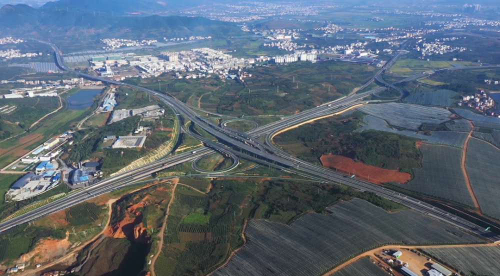 都香高速昭通段通车 沿线群众回家路更近了