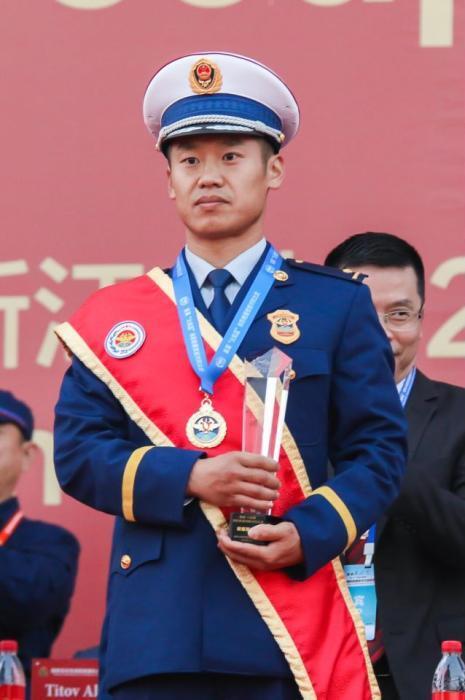 【应急救援基层行】张方军：用青春诠释“火焰蓝”的担当_腾讯新闻