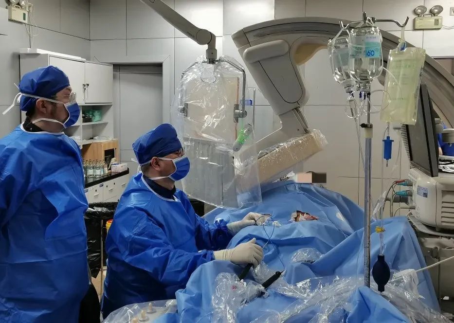 自测血压时发现脉搏不齐,64岁阿婆顺利接受手术_腾讯新闻