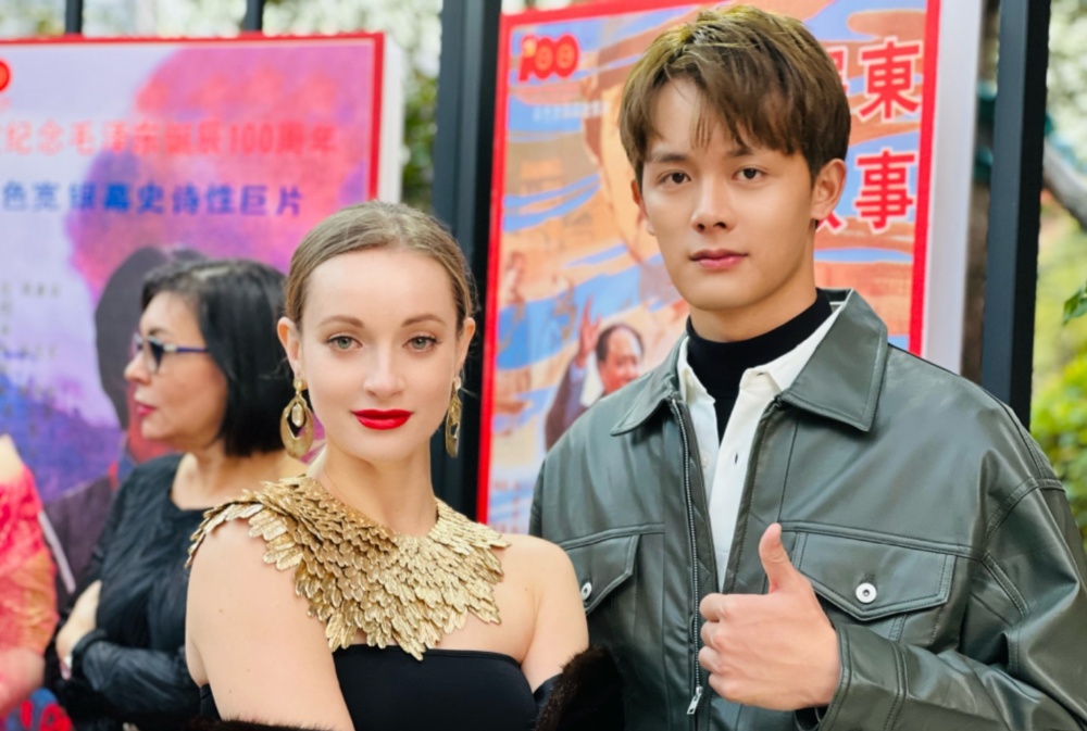 超能一家人:躲过了军艺校花陶慧,却被乌克兰美女康晞娅惊艳了