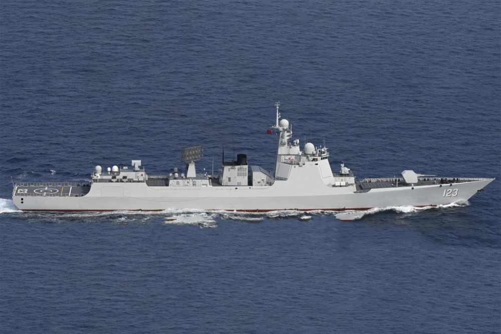 台岛亮出反舰导弹,比胆量?052d驱逐舰迫近,解放军不惧威胁_腾讯新闻