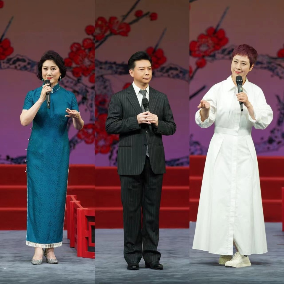 从左至右:张慧芳,胡文阁,史依弘接下来登场的折子戏和全本大戏,让上海