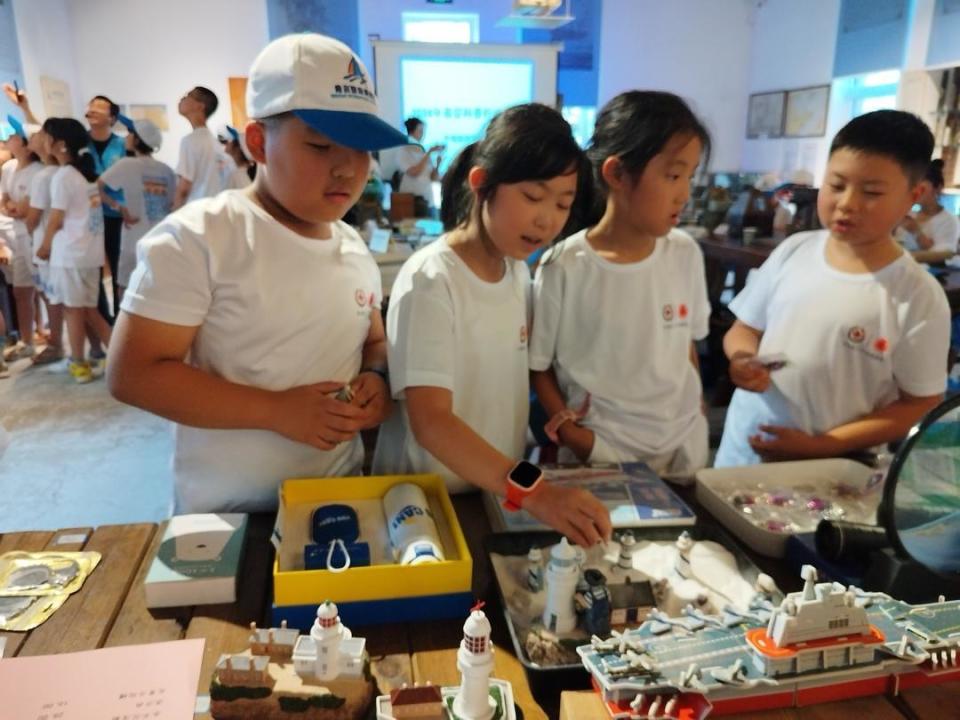 接下来的一周,他们将在海军博物馆,中国海洋大学,奥帆基地,青岛科技馆