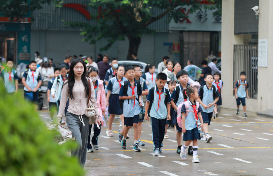 30分钟的每天上,下午各安排天津各中小学和高中阶段学校在新学期河西