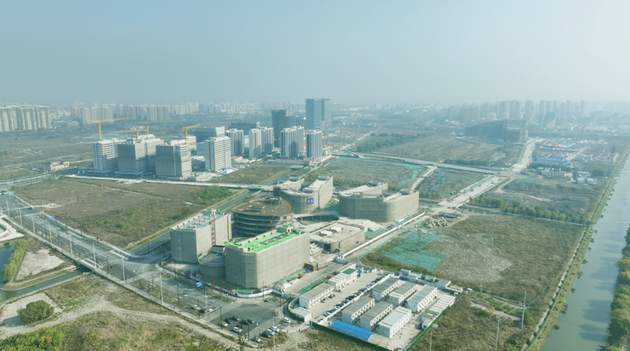 上师大附中宝山分校师生走进南大智慧城为校园环境设计贡献青春灵感