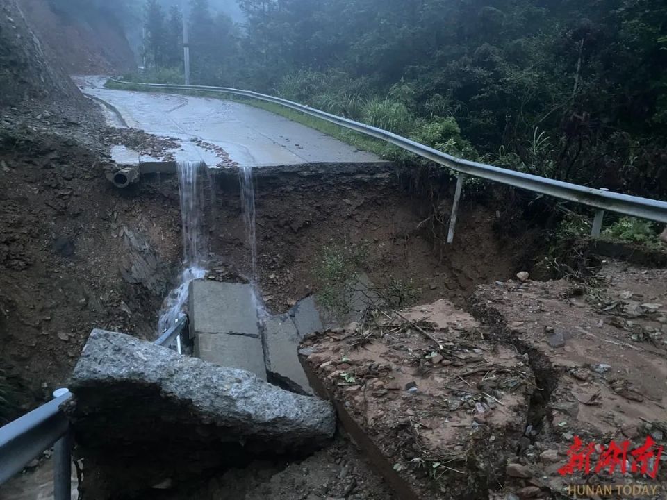 平江县童市镇科学应对洪灾