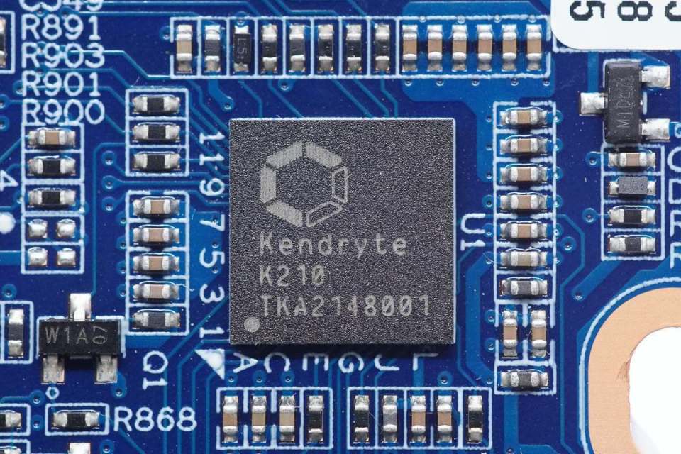主控芯片来自嘉楠科技,为堪智k210,芯片内置risc-v双核64位cpu,算力为