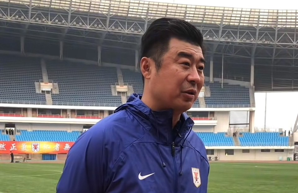 泰山b队主帅韩鹏因国青队征调中乙首轮能用的只有15人