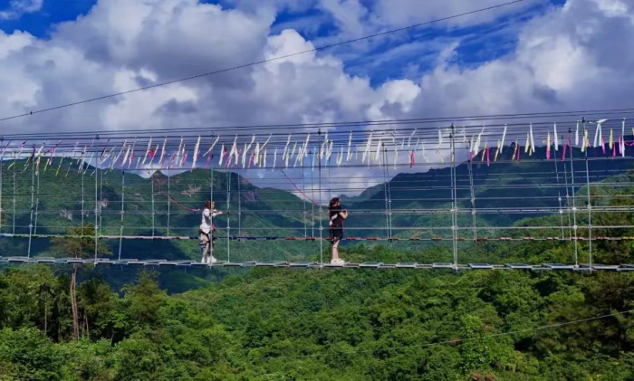 杭州马岭天观景区夏天的马岭天观景区,不光可登佛手桥"一览众山小"