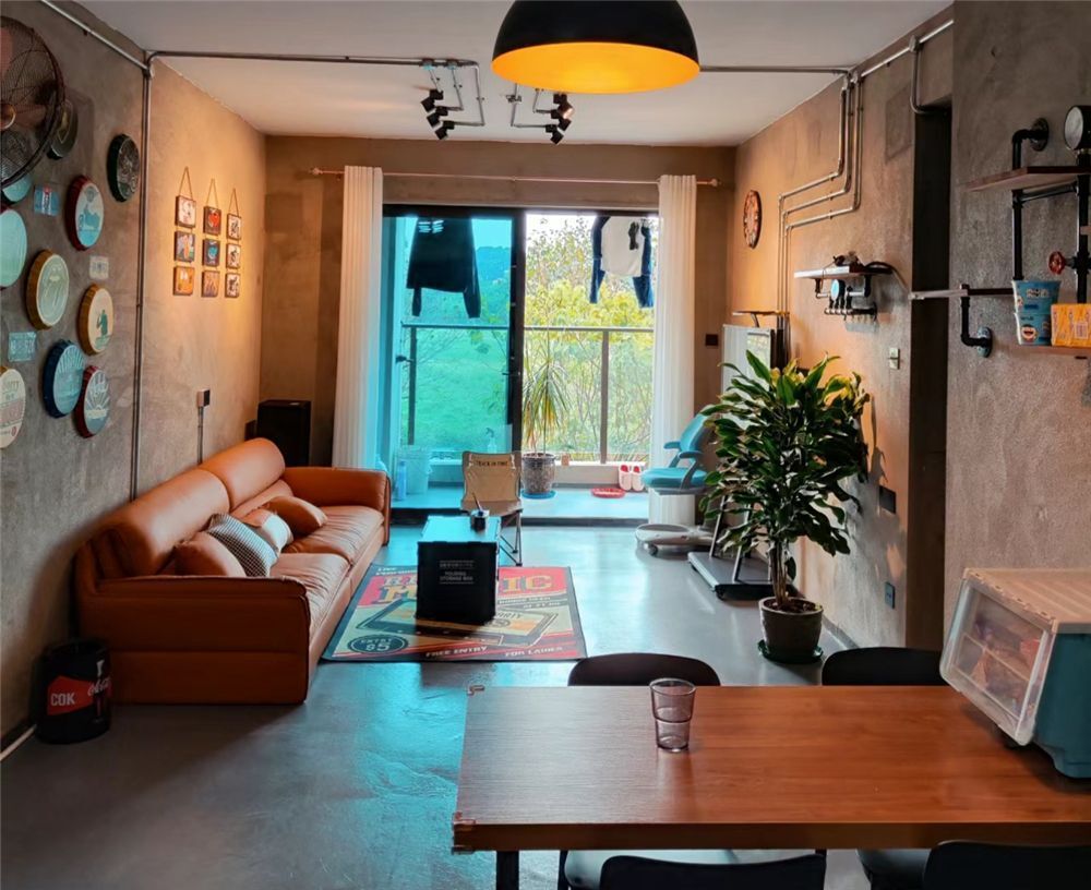 36岁佛山大哥买下毛坯房，因没钱花3万穷装直接住，网友：太洒脱-叭楼楼市分享网