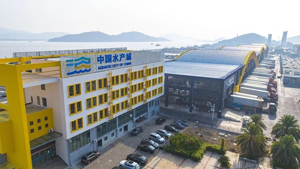 位于象山石浦港畔的中国水产城是农业部首批命名的国家菜篮子工程定点