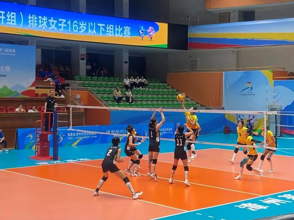 更何况在本届赛事中,上海女排队内有多人早已年少成名,像是杨舒茗