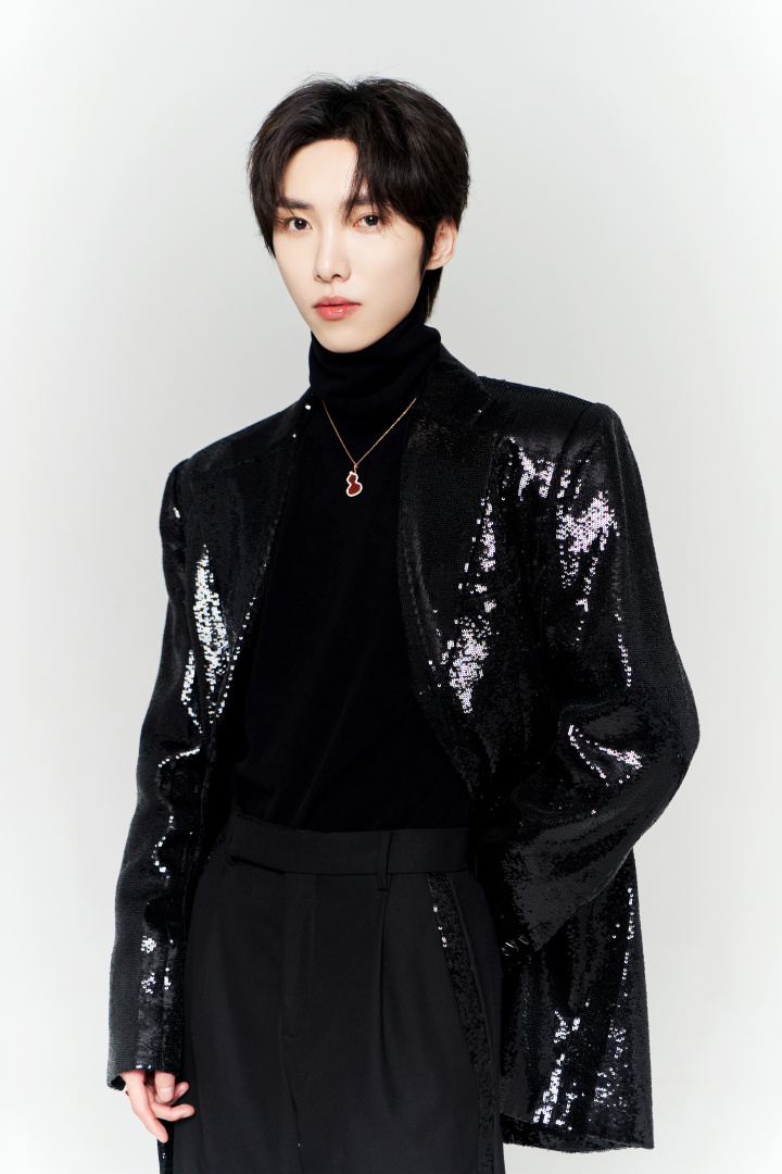 赵磊赖美云献唱亚运推广曲《爱达未来》