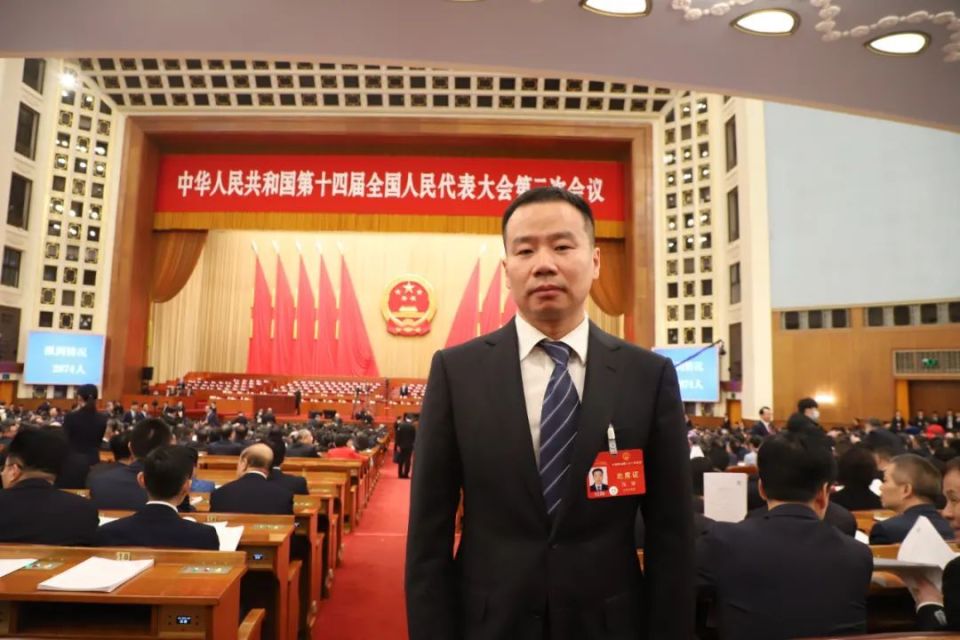 "在今年的全国两会上,全国人大代表,山东信发集团有限公司董事长张刚