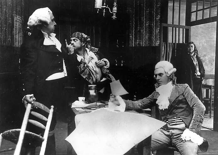 1874年2月出版的《九三年》是雨果最后一部长篇小说,是法国文学中描写