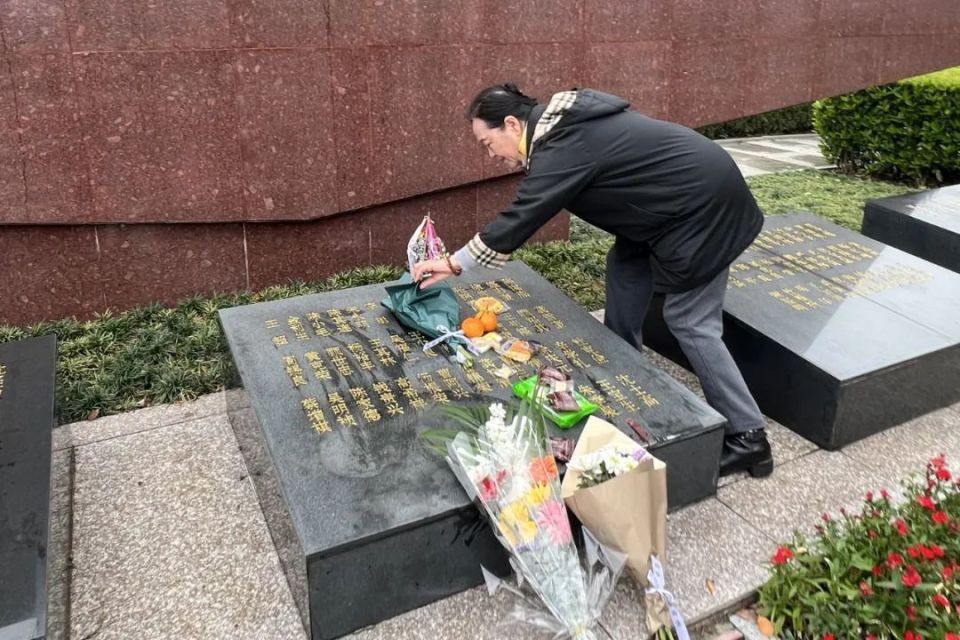 嘉定区革命烈士陵园迎来大批祭扫市民