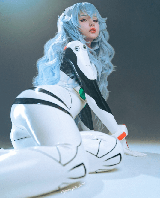 俄罗斯小姐姐cos《eva》绫波丽:紧身胶衣凸显曼妙曲线