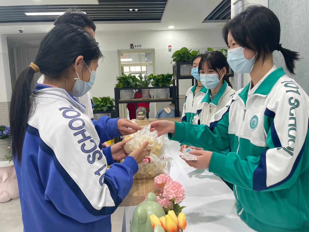 自创商标、产销一体，北京有群初中生开了家“蘑菇公司”