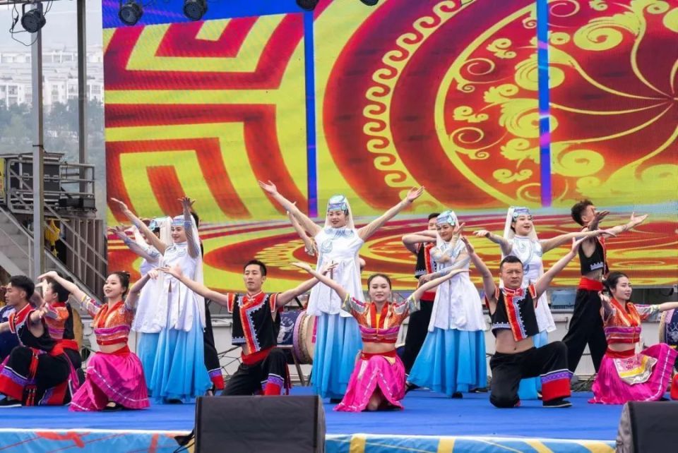 首届云南民歌大家唱"唱游昭通"专场活动在绥江县启幕_腾讯新闻