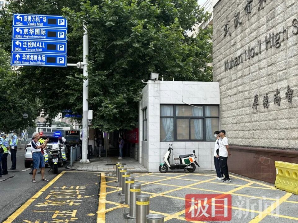 今年新增身份证办证服务岗,在武汉市第一中学考点,目前江岸区所有考点