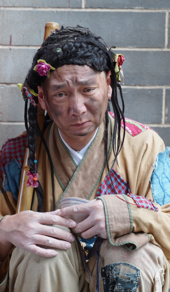 清明上河园的"小乞丐"因长胖走红:投喂的人太多,但其实没长胖