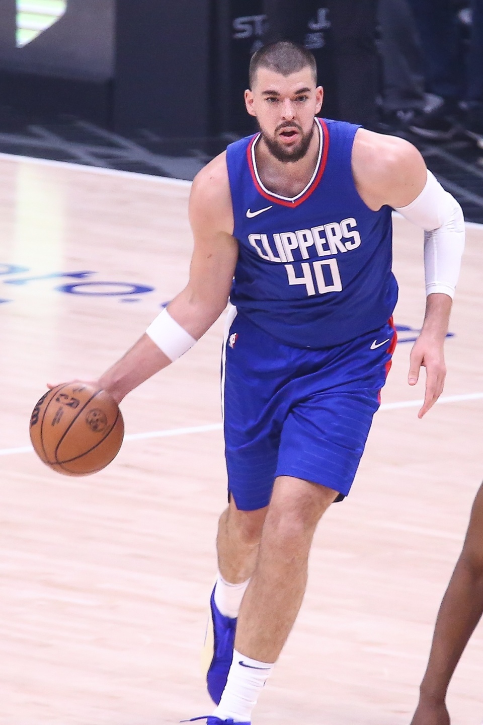 罚球挺稳祖巴茨11中46罚6中得14分15板包办快船最后6分