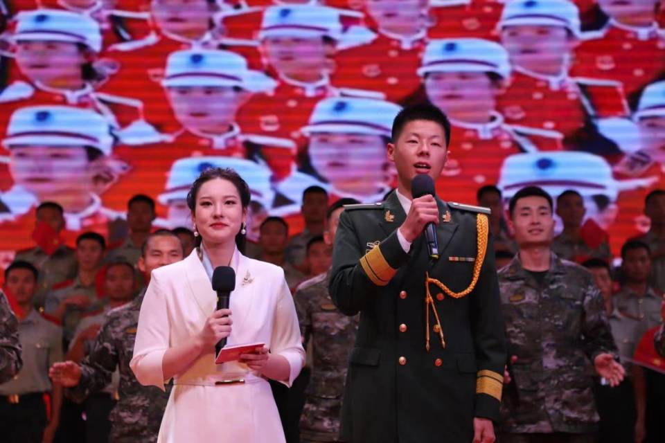 增进军民鱼水情谊:芝罘区举办部队慰问演出-腾讯新闻